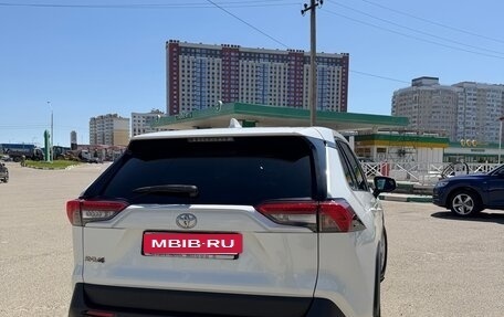 Toyota RAV4, 2020 год, 2 600 000 рублей, 4 фотография