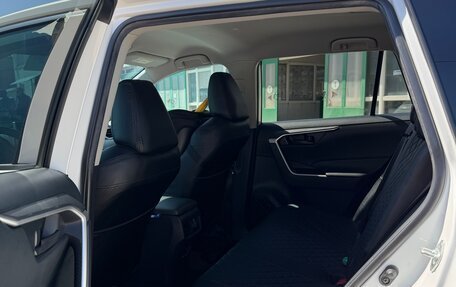 Toyota RAV4, 2020 год, 2 600 000 рублей, 8 фотография