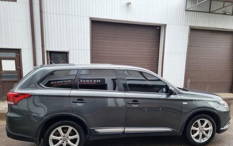 Mitsubishi Outlander III рестайлинг 3, 2016 год, 1 800 000 рублей, 10 фотография