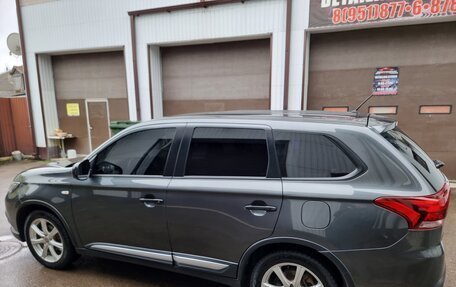 Mitsubishi Outlander III рестайлинг 3, 2016 год, 1 800 000 рублей, 5 фотография