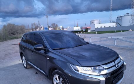 Mitsubishi Outlander III рестайлинг 3, 2016 год, 1 800 000 рублей, 18 фотография