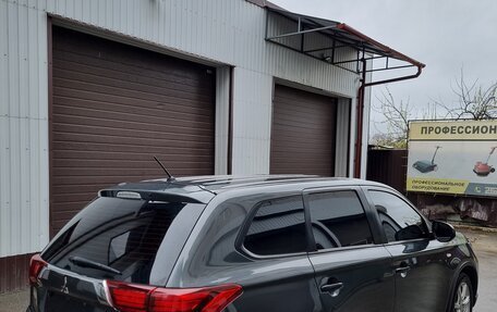 Mitsubishi Outlander III рестайлинг 3, 2016 год, 1 800 000 рублей, 9 фотография