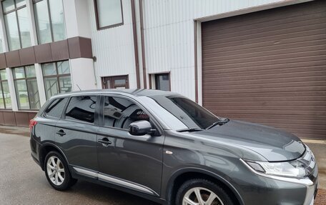 Mitsubishi Outlander III рестайлинг 3, 2016 год, 1 800 000 рублей, 11 фотография