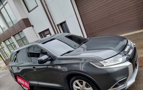 Mitsubishi Outlander III рестайлинг 3, 2016 год, 1 800 000 рублей, 13 фотография