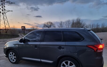 Mitsubishi Outlander III рестайлинг 3, 2016 год, 1 800 000 рублей, 25 фотография