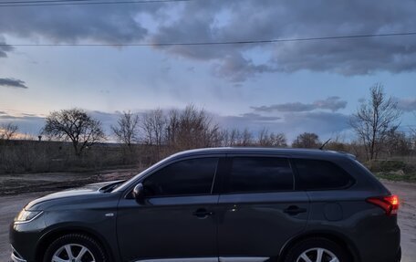 Mitsubishi Outlander III рестайлинг 3, 2016 год, 1 800 000 рублей, 24 фотография