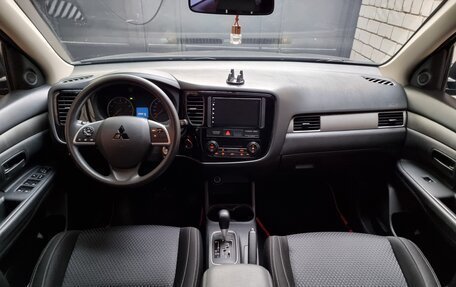 Mitsubishi Outlander III рестайлинг 3, 2016 год, 1 800 000 рублей, 30 фотография