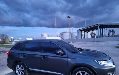 Mitsubishi Outlander III рестайлинг 3, 2016 год, 1 800 000 рублей, 20 фотография