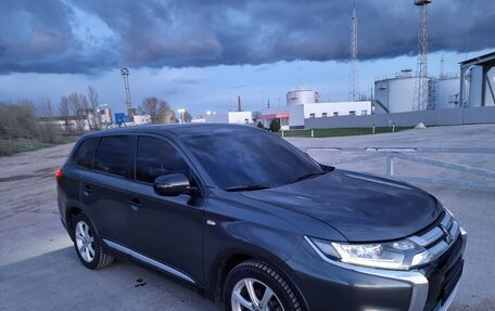 Mitsubishi Outlander III рестайлинг 3, 2016 год, 1 800 000 рублей, 22 фотография