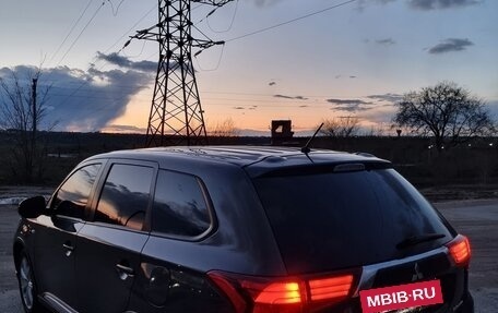 Mitsubishi Outlander III рестайлинг 3, 2016 год, 1 800 000 рублей, 26 фотография