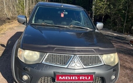 Mitsubishi L200 IV рестайлинг, 2012 год, 900 000 рублей, 1 фотография