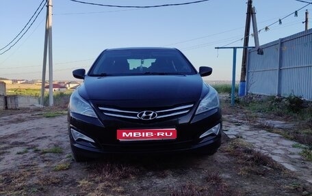 Hyundai Solaris II рестайлинг, 2014 год, 930 000 рублей, 1 фотография