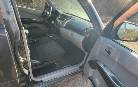 Mitsubishi L200 IV рестайлинг, 2012 год, 900 000 рублей, 7 фотография