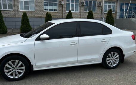 Volkswagen Jetta VI, 2014 год, 1 240 000 рублей, 2 фотография