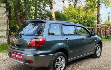 Mitsubishi Outlander III рестайлинг 3, 2005 год, 600 000 рублей, 33 фотография