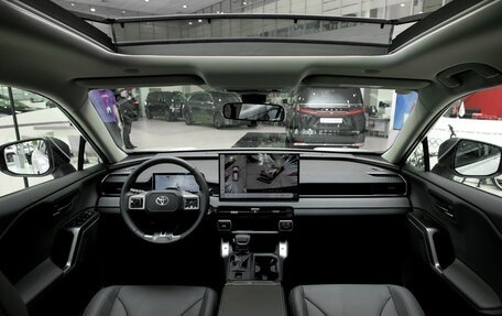 Toyota RAV4, 2025 год, 4 270 000 рублей, 10 фотография