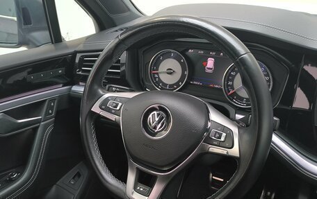Volkswagen Touareg III, 2019 год, 4 700 000 рублей, 24 фотография