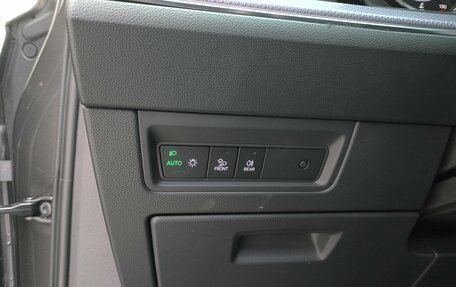 Volkswagen Touareg III, 2019 год, 4 700 000 рублей, 30 фотография