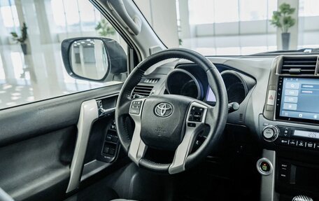 Toyota Land Cruiser Prado 150 рестайлинг 2, 2013 год, 3 136 000 рублей, 12 фотография