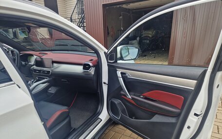 Geely Coolray I, 2022 год, 1 835 000 рублей, 10 фотография