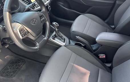 Hyundai Solaris II рестайлинг, 2018 год, 1 250 000 рублей, 12 фотография