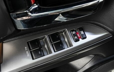 Toyota Land Cruiser 200, 2015 год, 4 779 000 рублей, 13 фотография