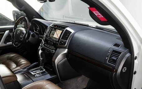 Toyota Land Cruiser 200, 2015 год, 4 779 000 рублей, 20 фотография