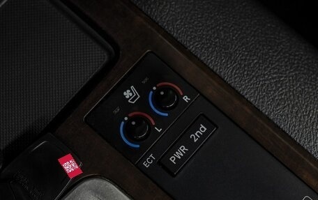 Toyota Land Cruiser 200, 2015 год, 4 779 000 рублей, 28 фотография