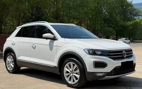 Volkswagen T-Roc I, 2022 год, 1 870 000 рублей, 2 фотография