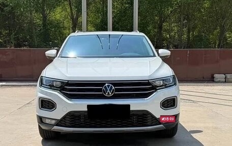 Volkswagen T-Roc I, 2022 год, 1 870 000 рублей, 1 фотография