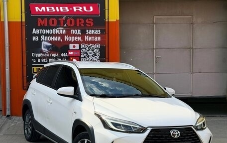 Toyota Yaris XP150 рестайлинг, 2022 год, 1 355 000 рублей, 1 фотография