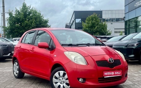 Toyota Yaris III рестайлинг, 2007 год, 440 000 рублей, 1 фотография