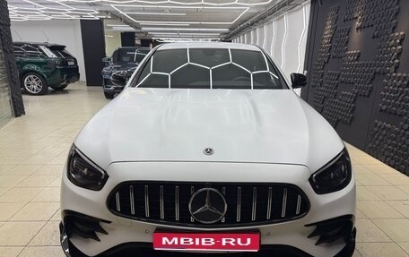 Mercedes-Benz E-Класс, 2021 год, 4 500 000 рублей, 1 фотография