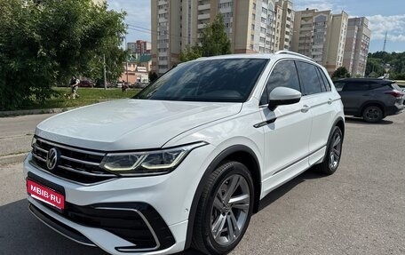 Volkswagen Tiguan II, 2020 год, 3 090 000 рублей, 1 фотография