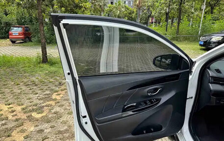 Toyota Yaris XP150 рестайлинг, 2022 год, 1 370 000 рублей, 26 фотография