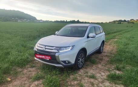 Mitsubishi Outlander III рестайлинг 3, 2015 год, 1 520 000 рублей, 3 фотография