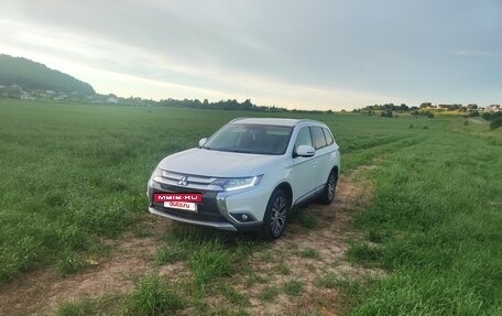 Mitsubishi Outlander III рестайлинг 3, 2015 год, 1 520 000 рублей, 2 фотография