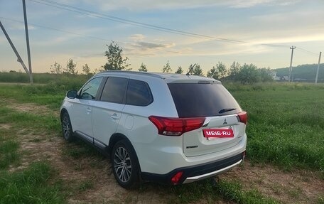 Mitsubishi Outlander III рестайлинг 3, 2015 год, 1 520 000 рублей, 4 фотография