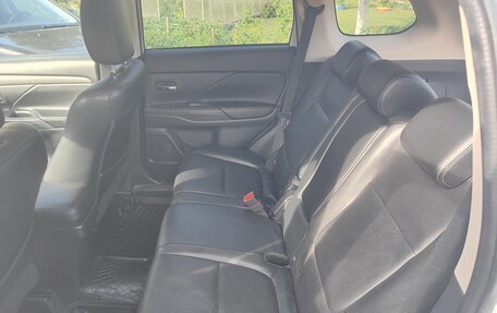Mitsubishi Outlander III рестайлинг 3, 2015 год, 1 520 000 рублей, 15 фотография