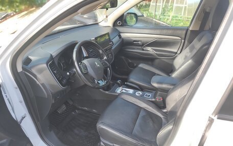 Mitsubishi Outlander III рестайлинг 3, 2015 год, 1 520 000 рублей, 17 фотография