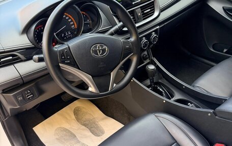 Toyota Yaris XP150 рестайлинг, 2022 год, 1 355 000 рублей, 10 фотография