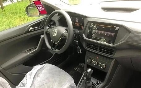 Volkswagen T-Cross I, 2023 год, 1 695 000 рублей, 9 фотография