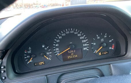 Mercedes-Benz E-Класс, 2000 год, 280 000 рублей, 21 фотография