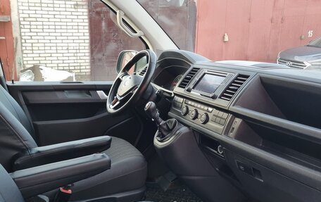 Volkswagen Caravelle T6 рестайлинг, 2019 год, 3 050 000 рублей, 2 фотография