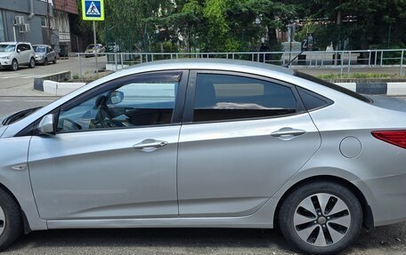 Hyundai Solaris II рестайлинг, 2015 год, 850 000 рублей, 2 фотография