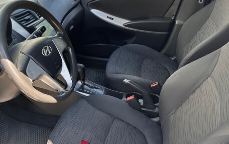 Hyundai Solaris II рестайлинг, 2015 год, 850 000 рублей, 5 фотография