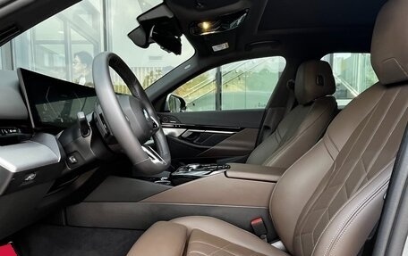 BMW 5 серия, 2024 год, 4 773 000 рублей, 11 фотография