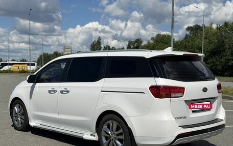 KIA Carnival III, 2015 год, 2 100 000 рублей, 4 фотография