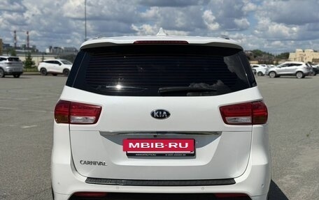 KIA Carnival III, 2015 год, 2 100 000 рублей, 5 фотография
