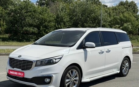 KIA Carnival III, 2015 год, 2 100 000 рублей, 3 фотография